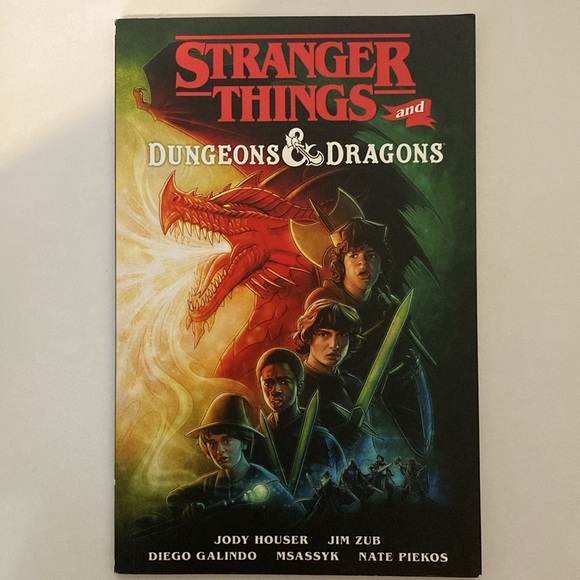 Stranger Things: Library Ed. Volume 1 & Dungeons & Dragons graphic novel books - Picture 8 of 12